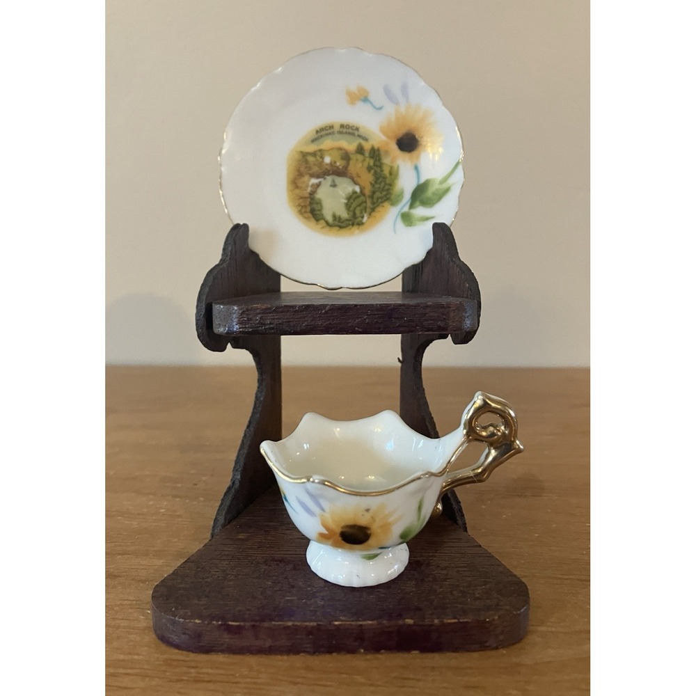 ARCH ROCK MACKINAC ISLAND, MICH Souvenir Sunflower Cup & Saucer Set - Gold Trim